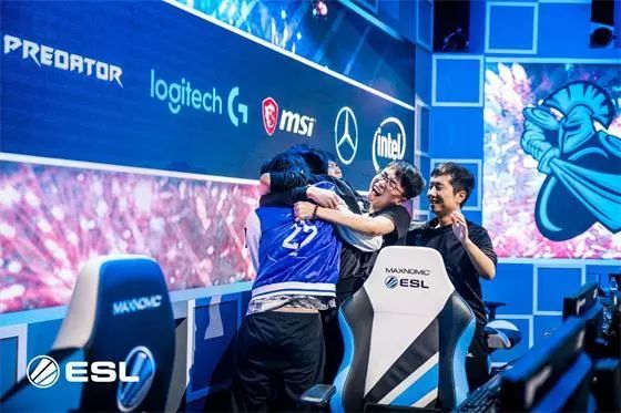 他不仅在比 他不仅在比