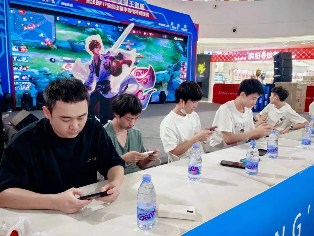 频繁碰字 频繁碰字